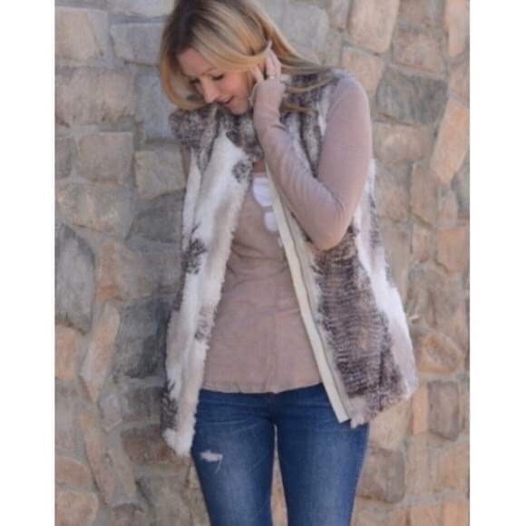 CAbi Jackets & Blazers - Cabi Faux Fur Vest Woman’s M Color White Brown